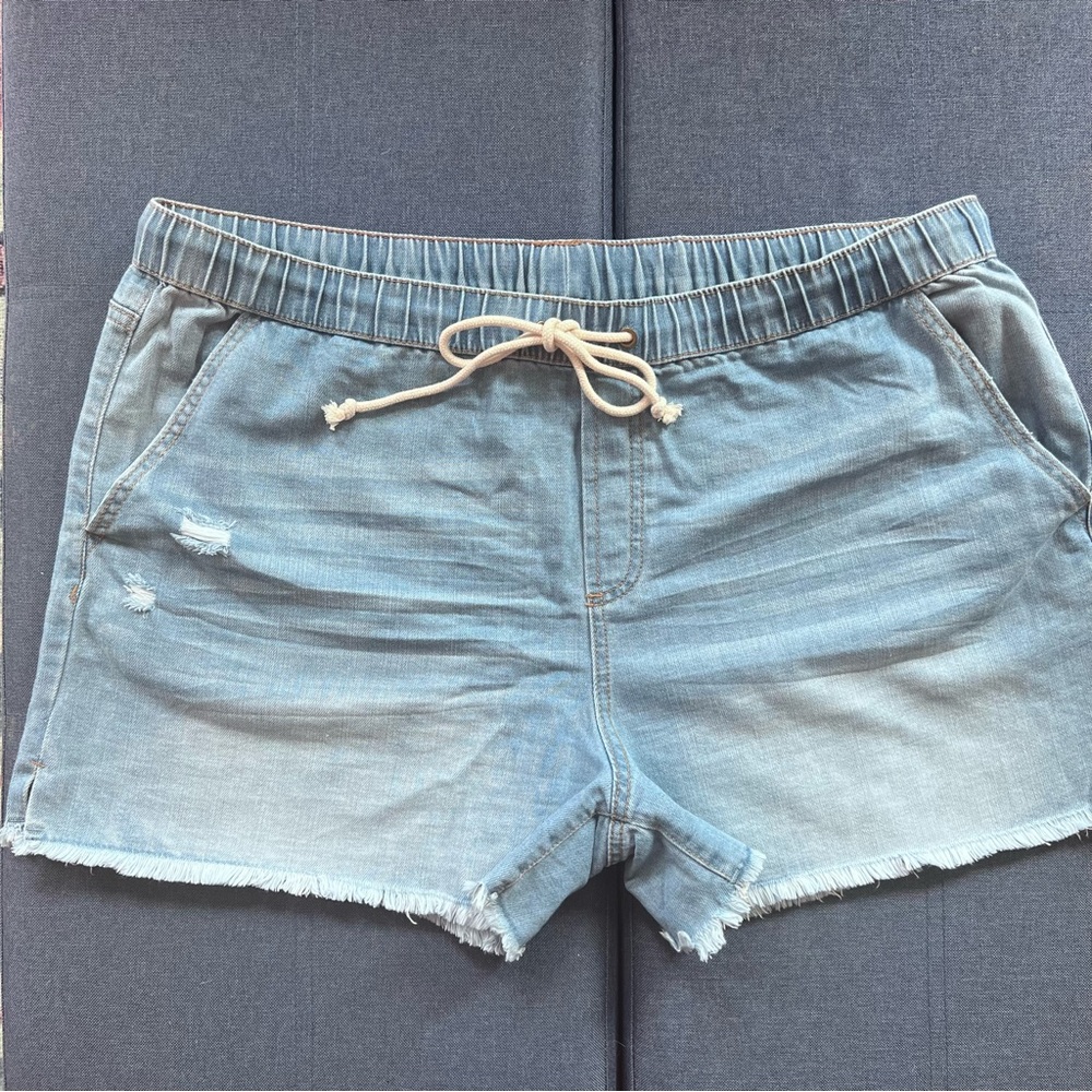 Xhiliration pull on denim shorts | Size xxxl/21
